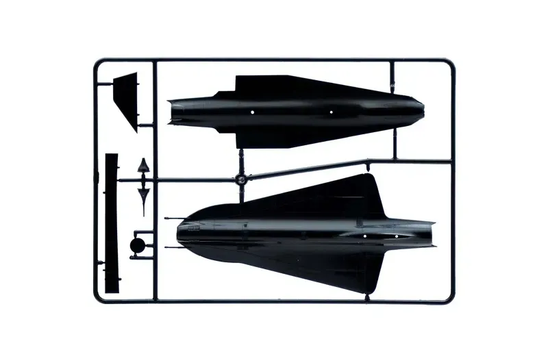 1-72-sr71-blackbird-with-drone-marka-italeri