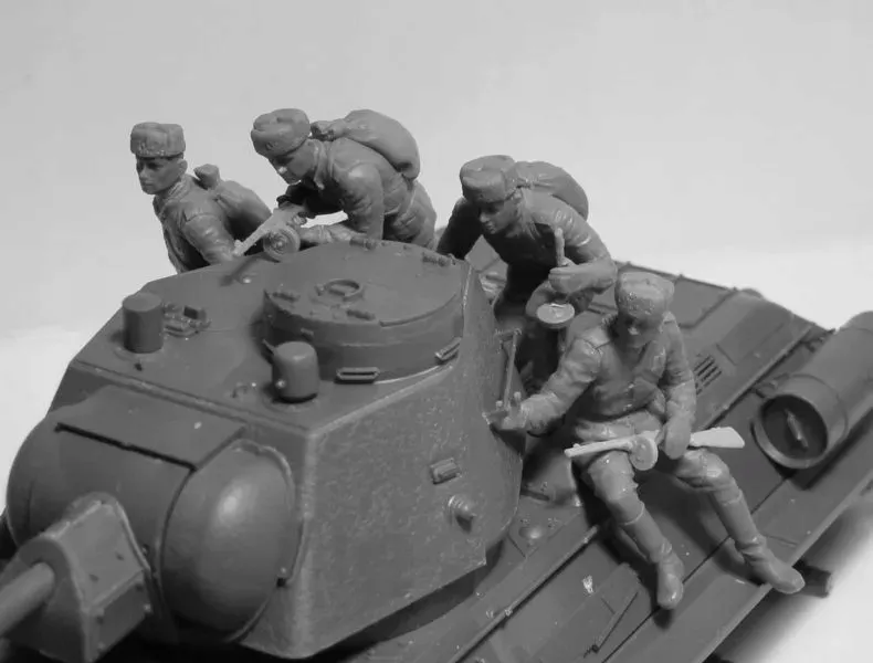 t-34-76-with-soviet-tank-riders-1-35
