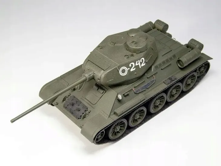 t-34-85-wwii-soviet-medium-tank-1-35-stan-nowy