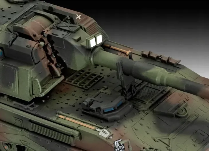 revell-03347-panzerhaubitze-2000-1-72-okres-po-ii-wojnie-swiatowej