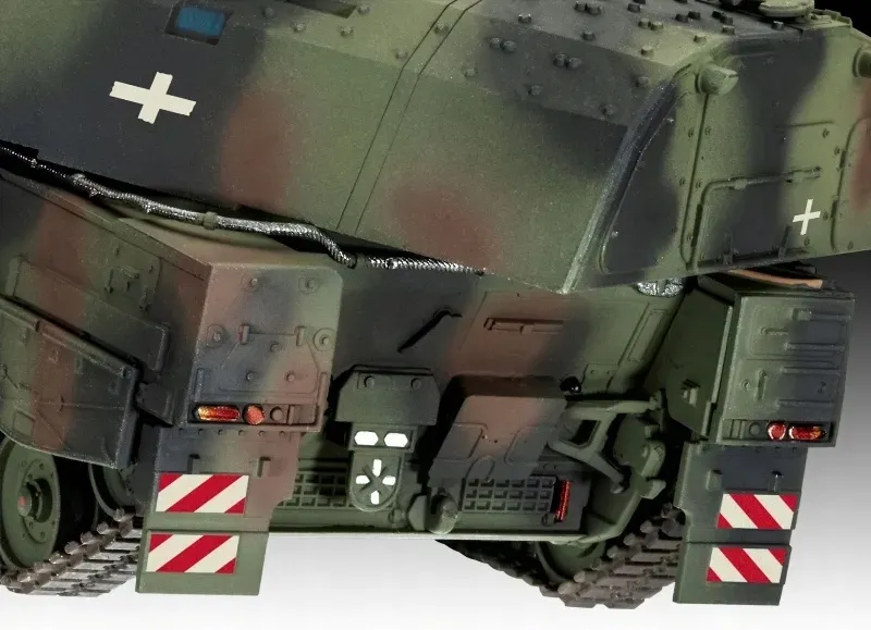 revell-03347-panzerhaubitze-2000-1-72-marka-revell