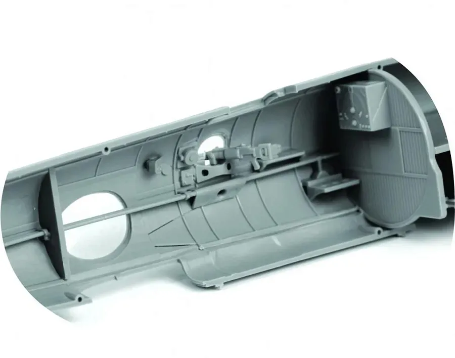 1-48-soviet-dive-bombe-petlyakov-pe-2-marka-zvezda