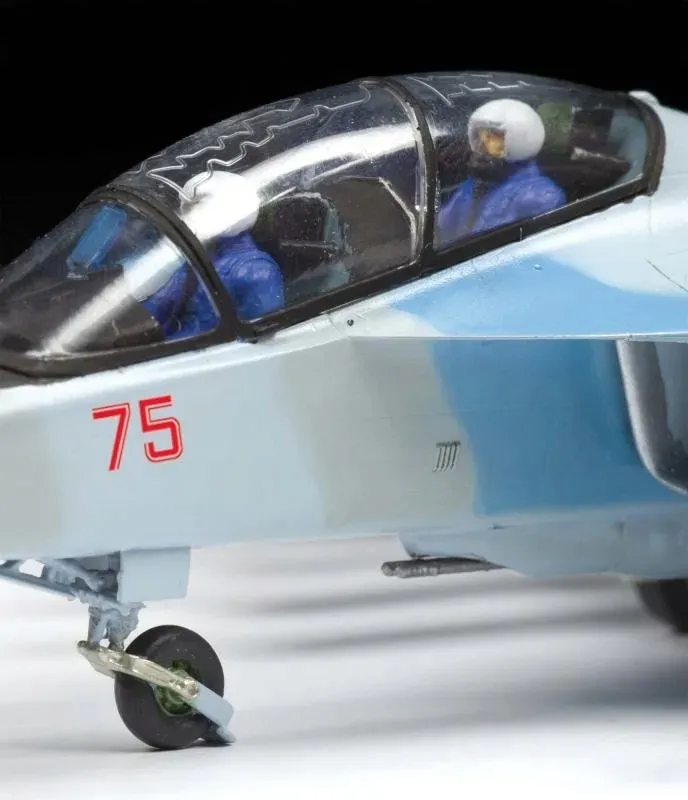 1-72-russian-training-jet-yak-130-marka-zvezda