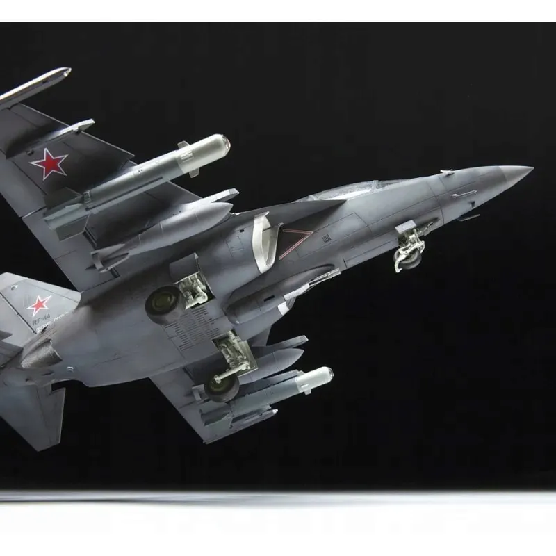 1-48-russian-light-bomber-yak-130-mitt-marka-zvezda