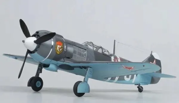 1-48-soviet-fighter-lawoczkin-la-5fn-marka-zvezda