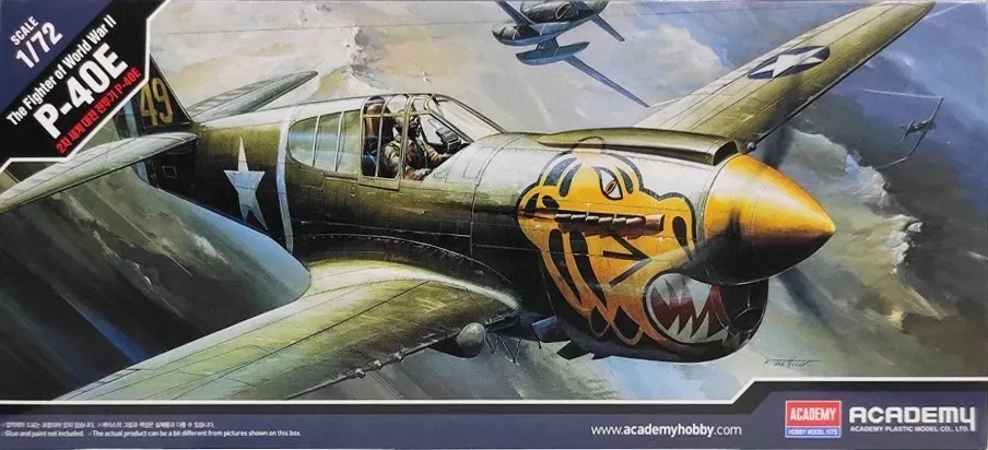academy-12468-p-40e-warhawk-1-72-marka-academy