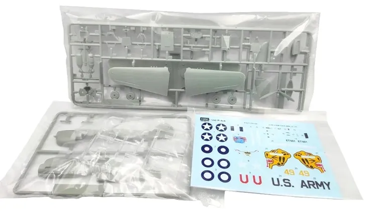 academy-12468-p-40e-warhawk-1-72-stan-opakowania-oryginalne