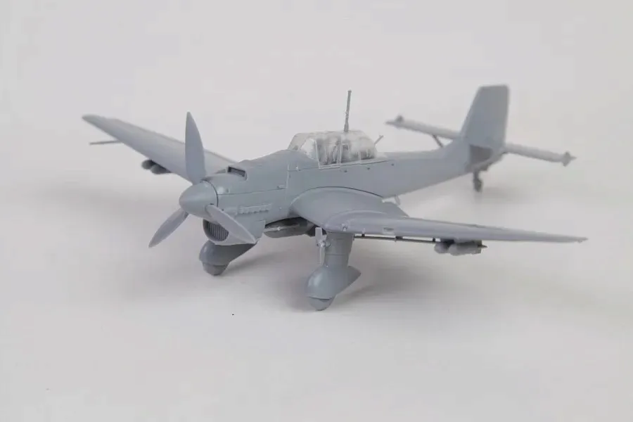 1-72-junkers-ju-87b2-stuka-marka-zvezda