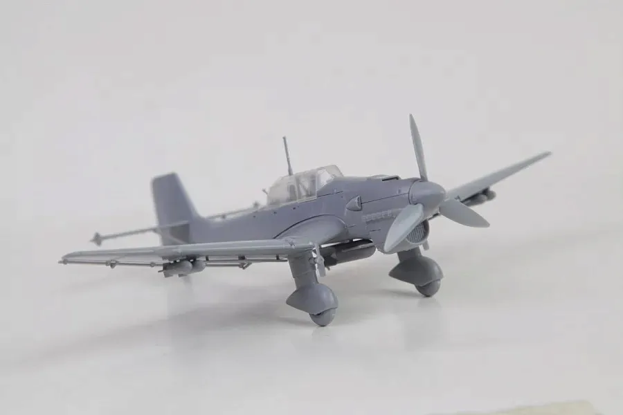 1-72-junkers-ju-87b2-stuka-marka-zvezda