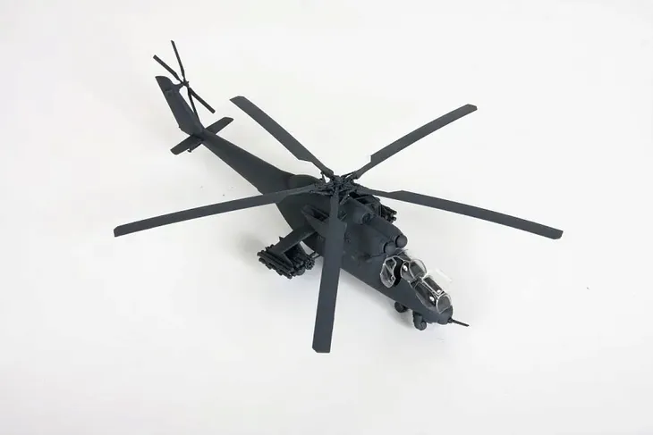 1-72-russian-attack-helikopter-mil-mi-35m-hind-e-model-zv7276