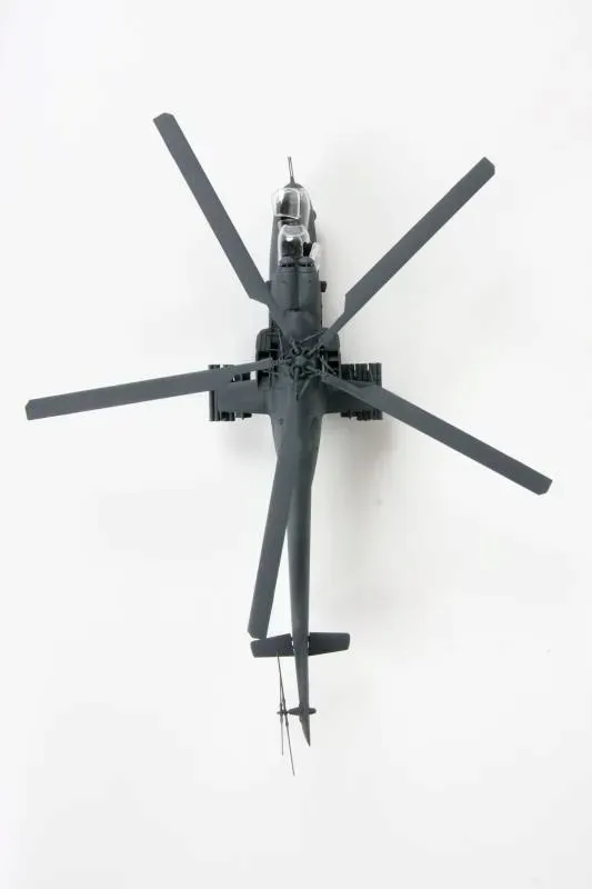 1-72-russian-attack-helikopter-mil-mi-35m-hind-e