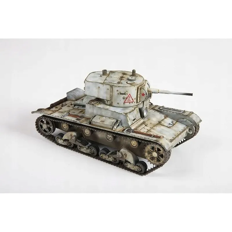1-35-t-26-mod-1933-soviet-light-tank-wwii-marka-zvezda