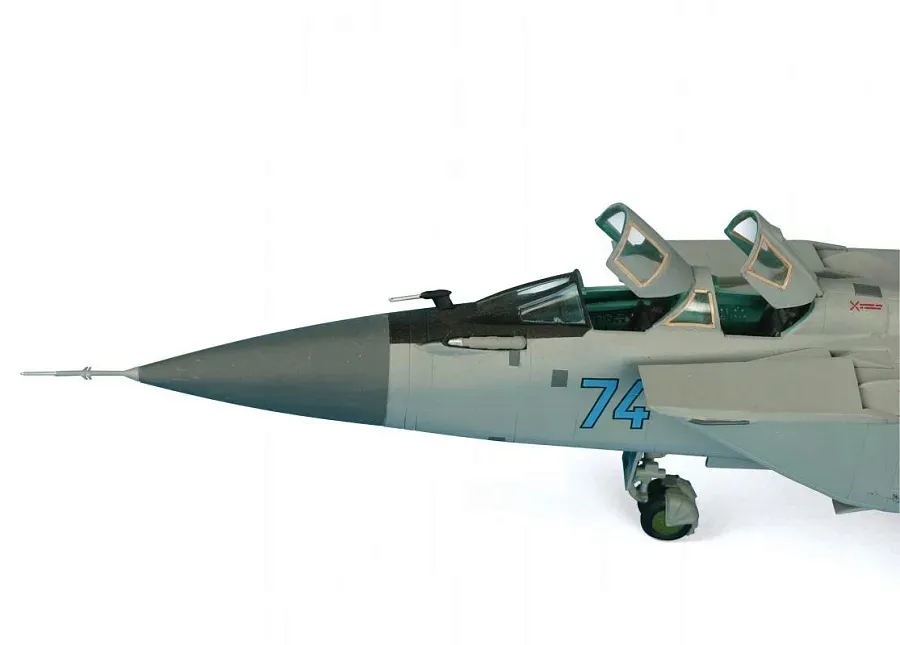 1-72-soviet-interceptor-fighter-mig-31