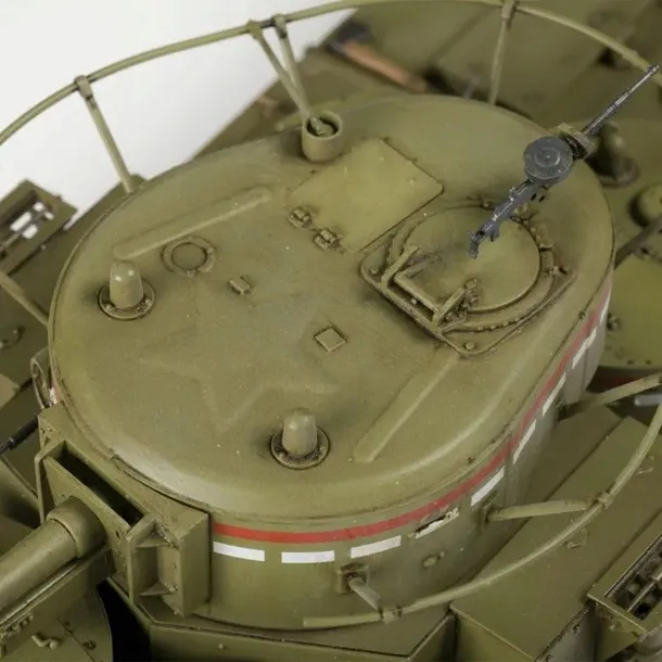 1-35-soviet-heavy-tank-t-35-waga-z-opakowaniem-0-95-kg