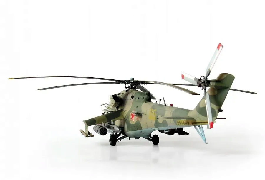 1-72-soviet-attack-helicopter-mil-mi-24-v-vp-hind