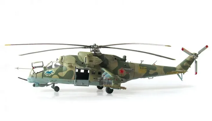 1-72-soviet-attack-helicopter-mil-mi-24-v-vp-hind-stan-opakowania-oryginalne