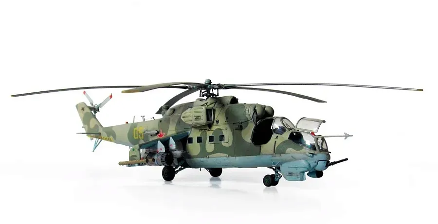 1-72-soviet-attack-helicopter-mil-mi-24-v-vp-hind-marka-zvezda