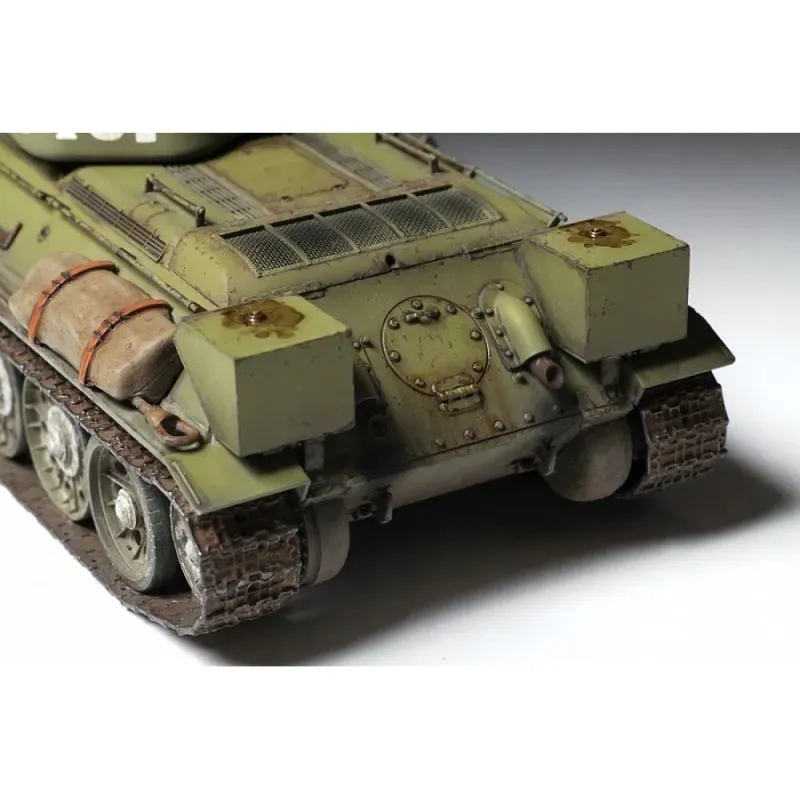 1-35-soviet-medium-tank-t-34-76-mod-1942-marka-zvezda