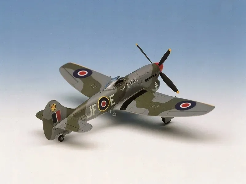 academy-12466-hawker-tempest-v-1-72-marka-academy