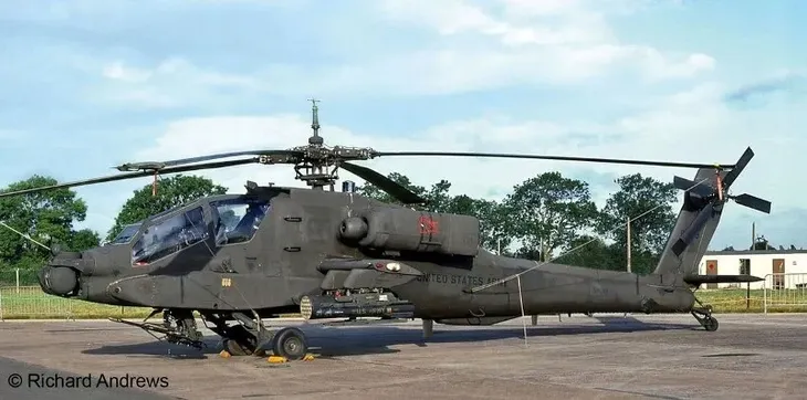 revell-04985-ah-64a-apache-1-100-stan-nowy