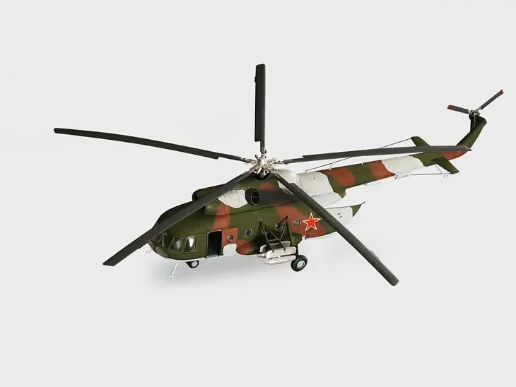 1-72-soviet-multi-role-helicopter-mil-mi-8t-hip-c-stan-nowy