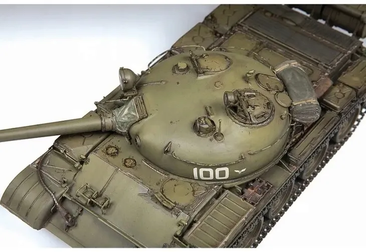 1-35-t-62-soviet-main-battle-tank-model-t-62-soviet-main-battle-tank