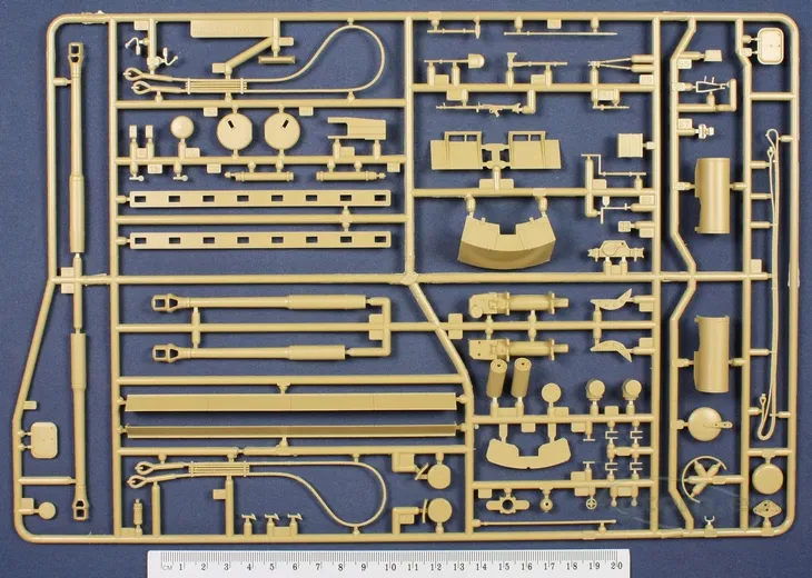1-35-tamiya-35146-tiger-i-late-version-marka-tamiya-okres-ii-wojna-swiatowa