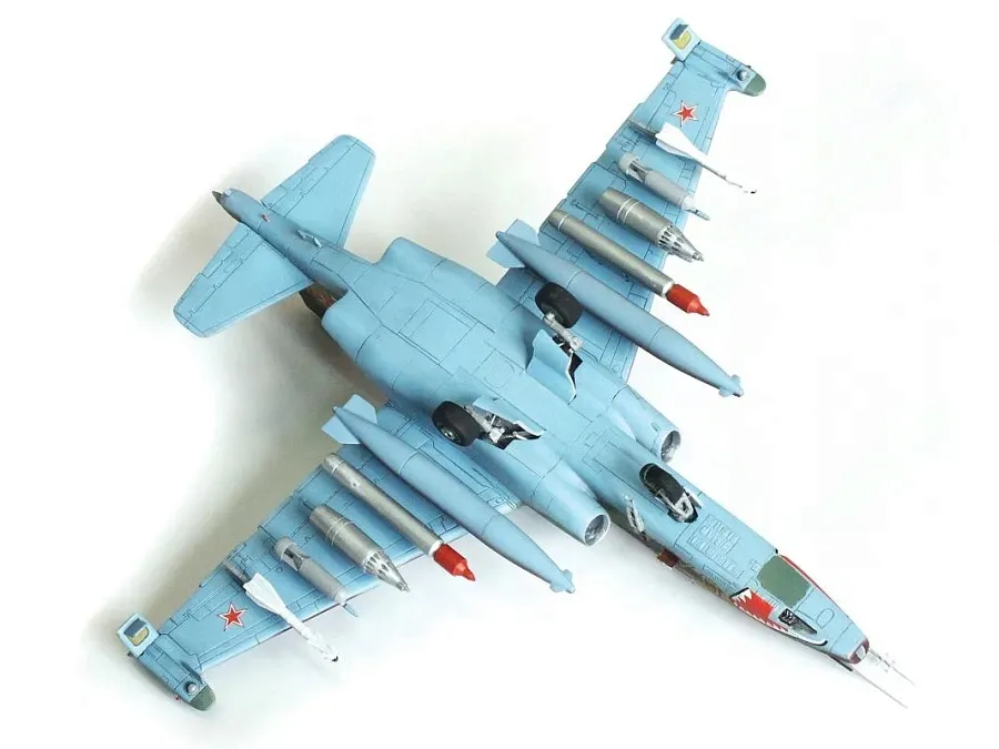 1-72-soviet-attack-aircraft-su-25-frogfoot-marka-zvezda