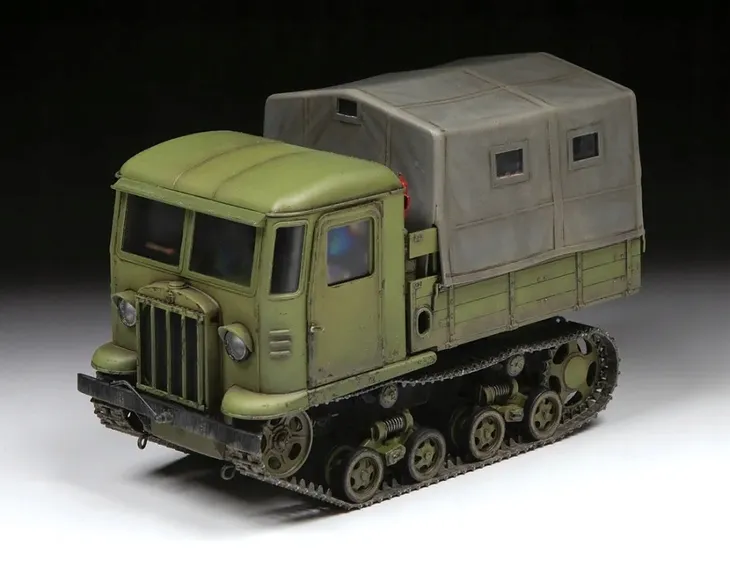 1-35-soviet-artillery-tractor-stz-5-okres-ii-wojna-swiatowa