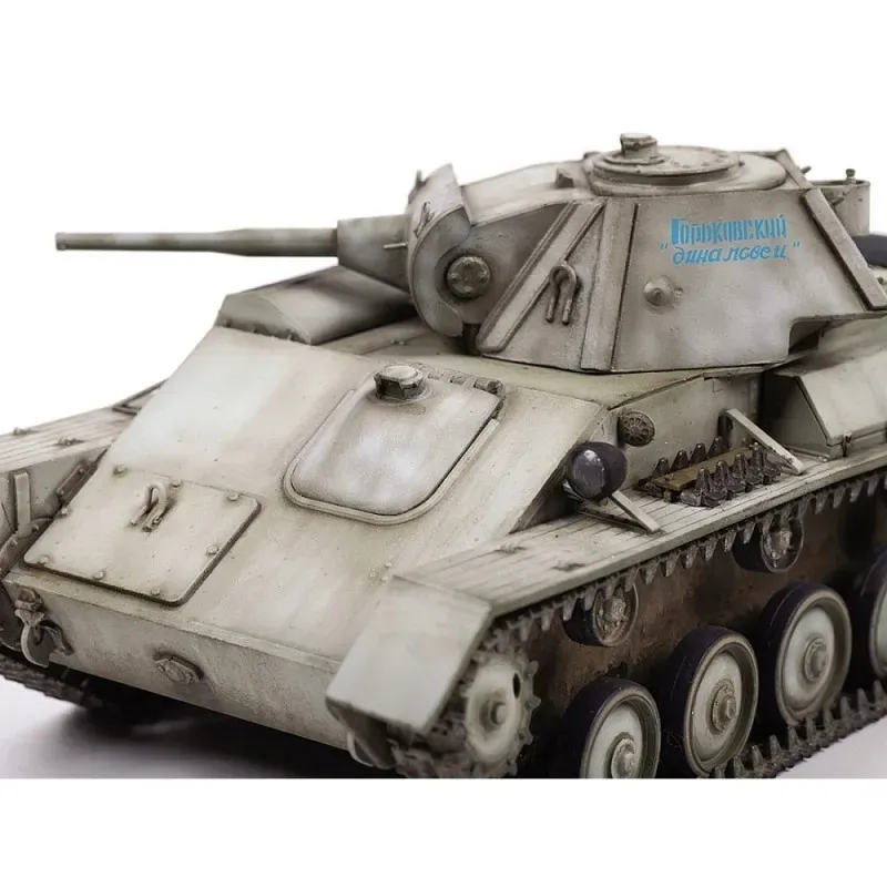 1-35-soviet-light-tank-t-70b-marka-zvezda