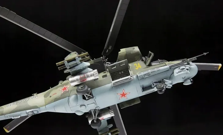 1-72-soviet-attack-helicopter-mi-24p-hind-okres-po-ii-wojnie-swiatowej