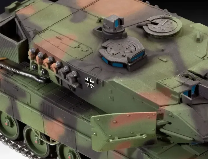 revell-03180-leopard-2-a6-a6m-1-72-okres-po-ii-wojnie-swiatowej