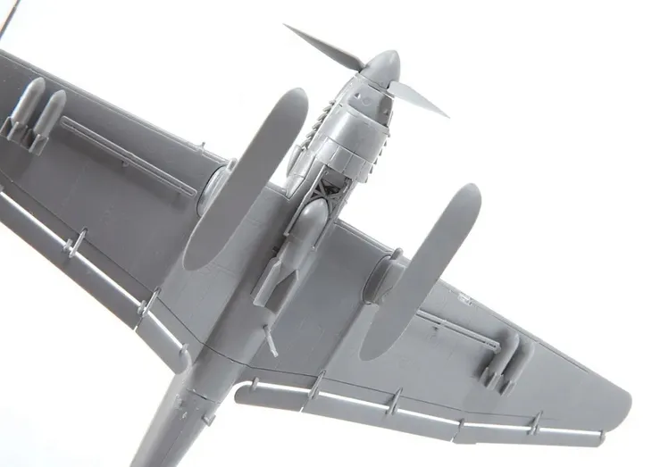 1-72-ju-87-b-2-stuka-w-ski-model-z7323