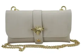 torebka-kopertowka-skorzana-na-lancuszku-wizytowa-bezowa-jasna