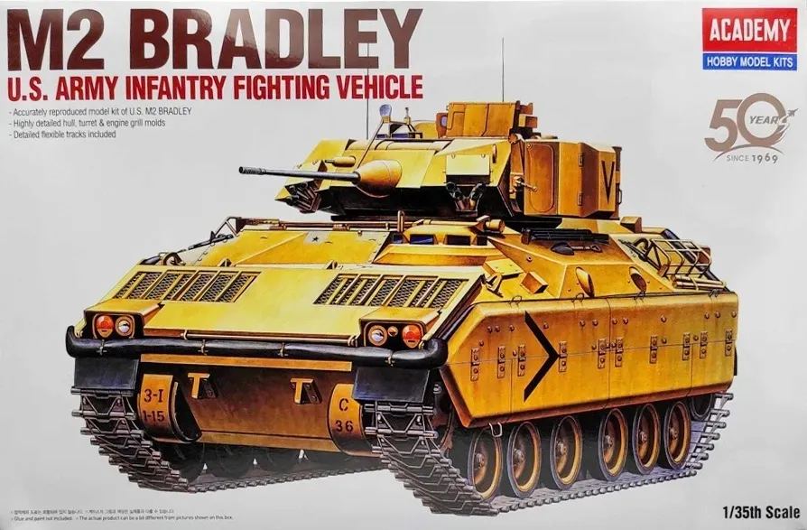 academy-13237-m2-bradley-1-35-marka-academy