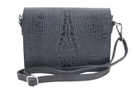 torebka-damska-ze-skory-naturalnej-na-ramie-z-klapa-croco-czarna