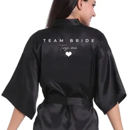 szlafrok-satynowy-na-wieczor-panienski-dla-team-bride-personalizowany-wzory