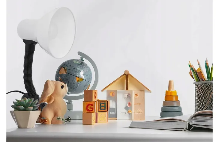 szkolna-lampka-biurkowa-dla-dzieci-z-klipsem-biala-e27-kolekcja-szkolna-biurkowa