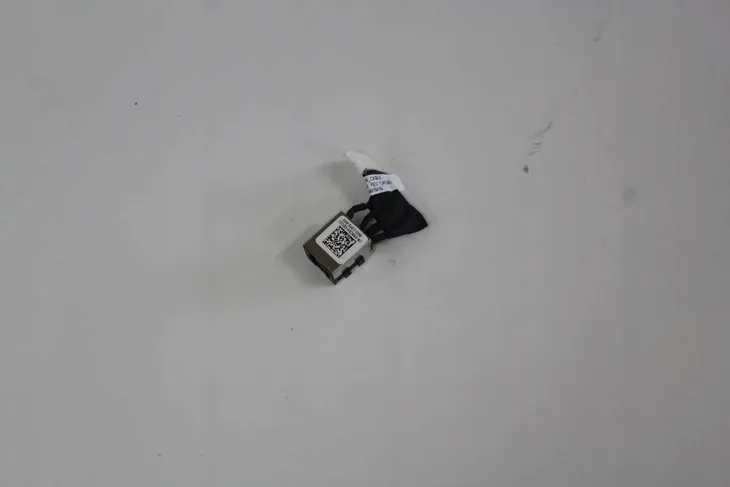 gniazdo-zasilania-dell-e5590-e5580