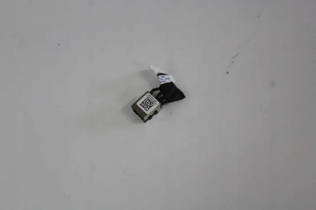 gniazdo-zasilania-dell-e5590-e5580