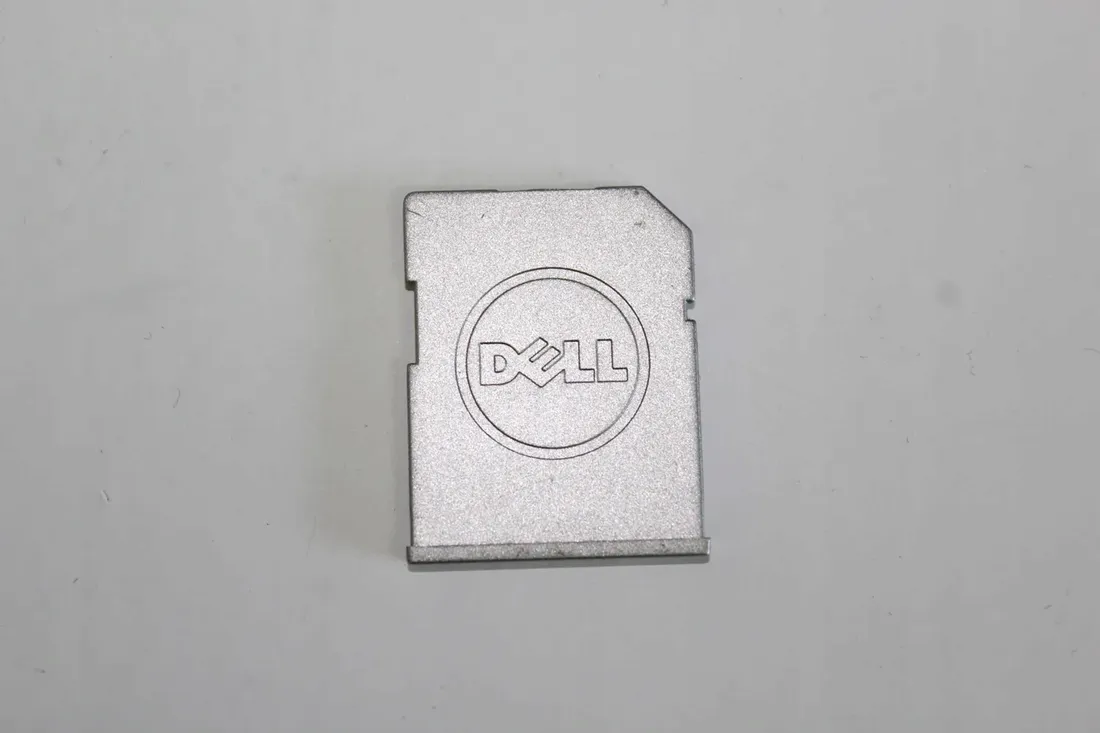 zaslepka-karty-sd-dell-e5530