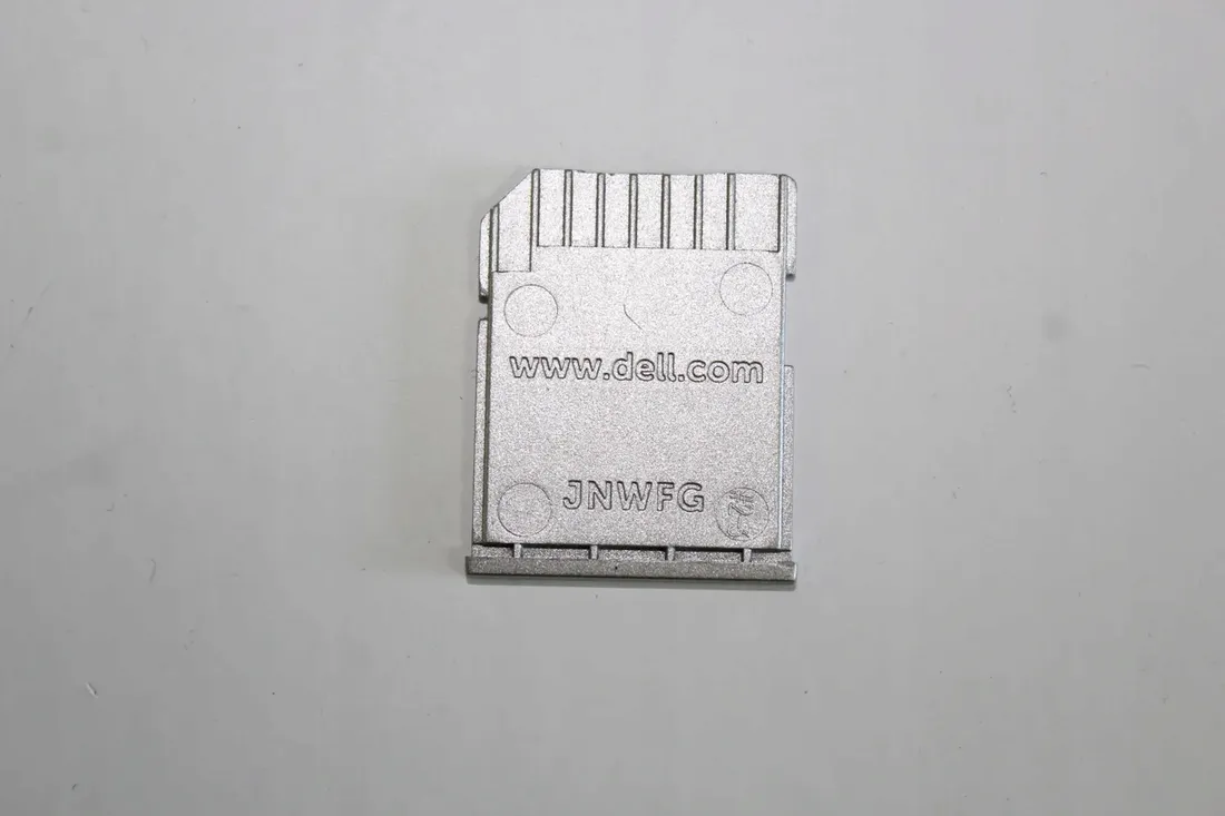 zaslepka-karty-sd-dell-e5530