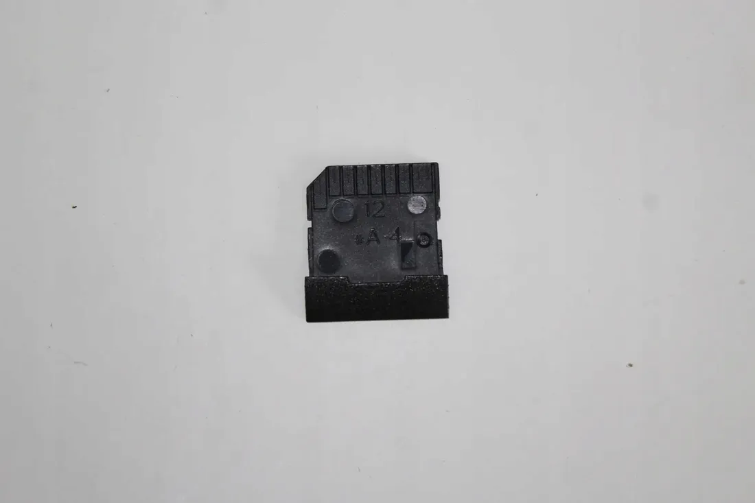 zaslepka-karty-sd-hp-820-g2