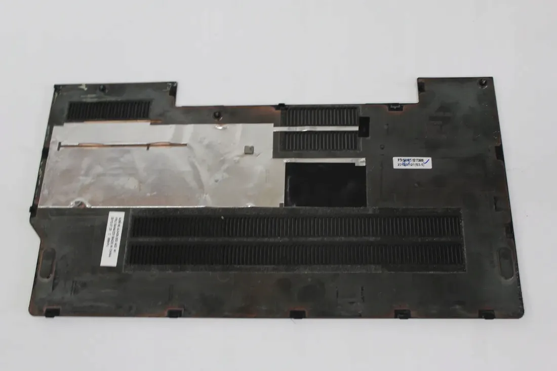dolna-zaslepka-lenovo-e330