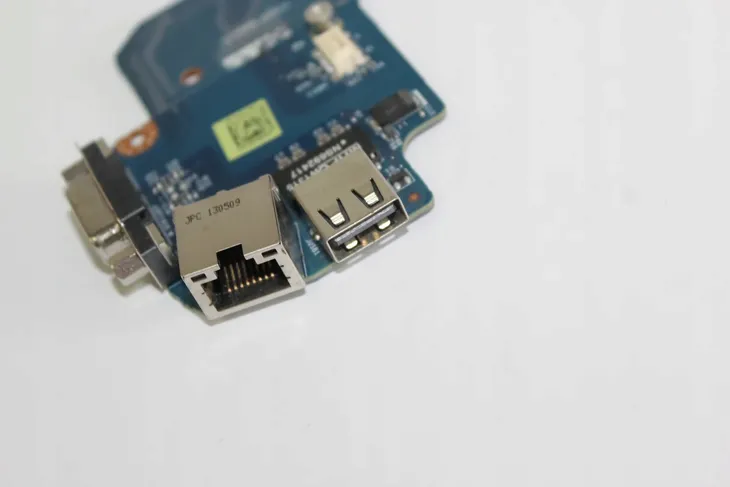 modul-usb-vga-lan-dell-e5430-komponenty-modulu-lan-usb-vga