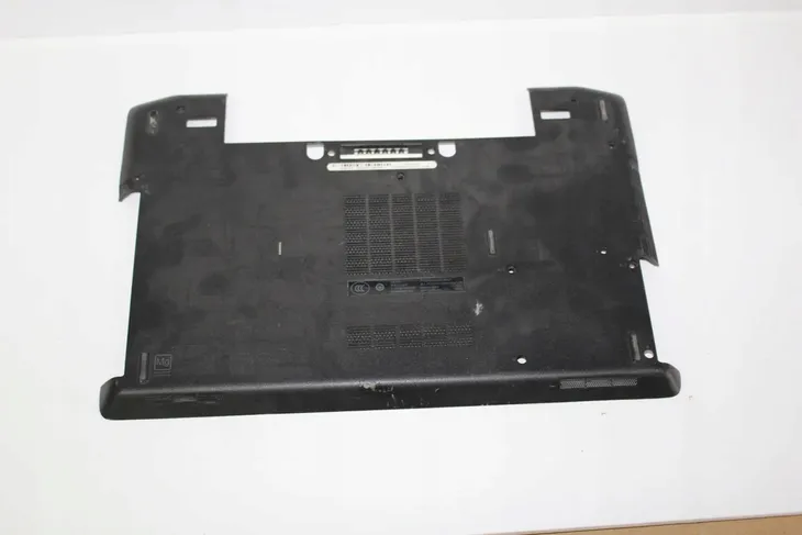 dolna-zaslepka-dell-e6420-stan-powystawowy-do-laptopow-dell