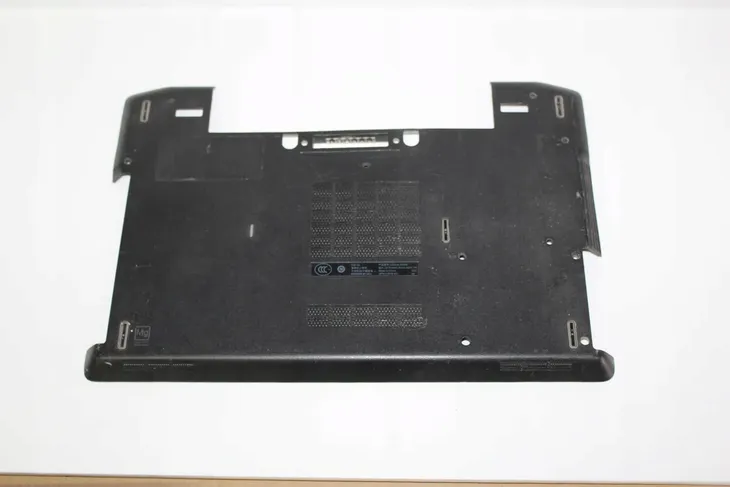 dolna-zaslepka-dell-e6420-stan-powystawowy-do-laptopow-dell-kod-producenta-dp-n-025v3n
