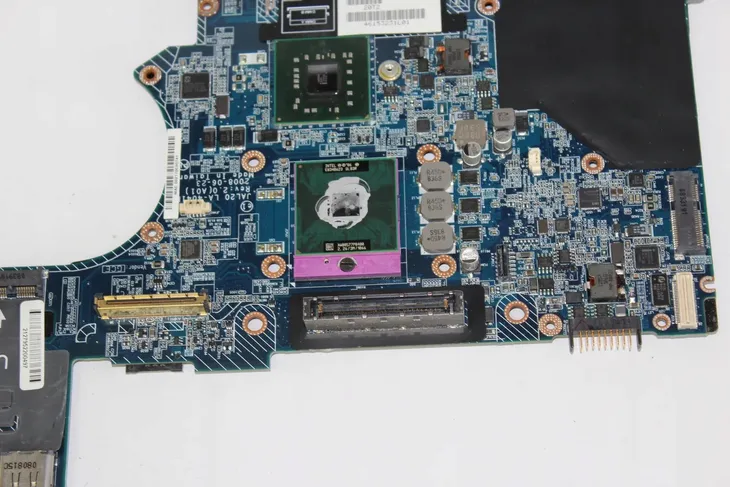 plyta-glowna-dell-e6500-kod-producenta-0yu413-stan-powystawowy