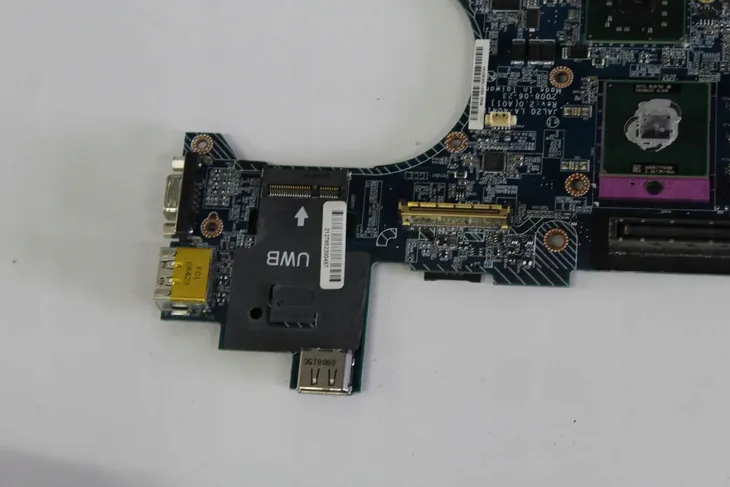 plyta-glowna-dell-e6500-stan-powystawowy-kod-producenta-0yu413-model-e6500