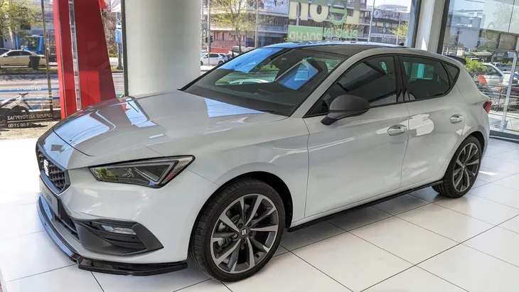 dokladki-progow-listwy-pod-progi-do-cupra-leon-kl-i-2021-hatchback-producent-czesci-chromemaster